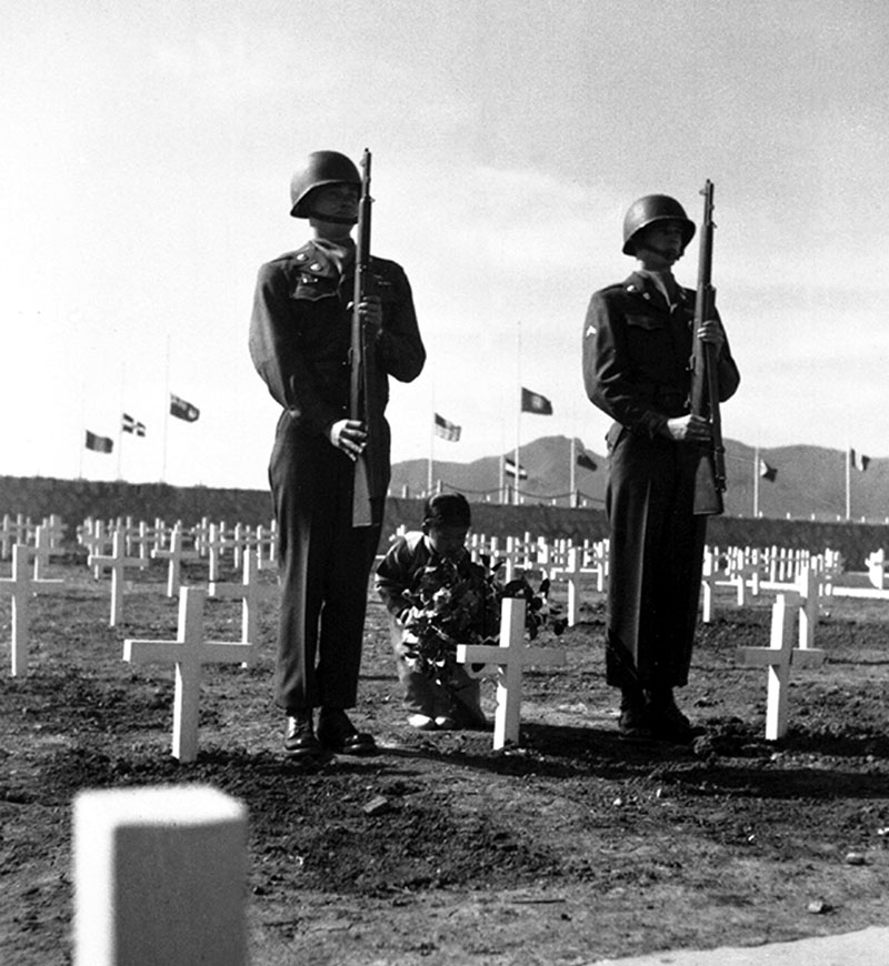 soldiers in cemetery
