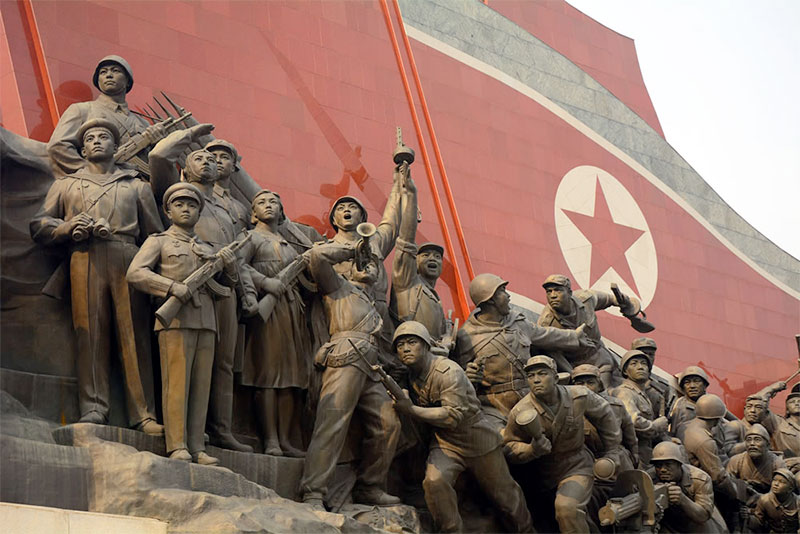 war statue